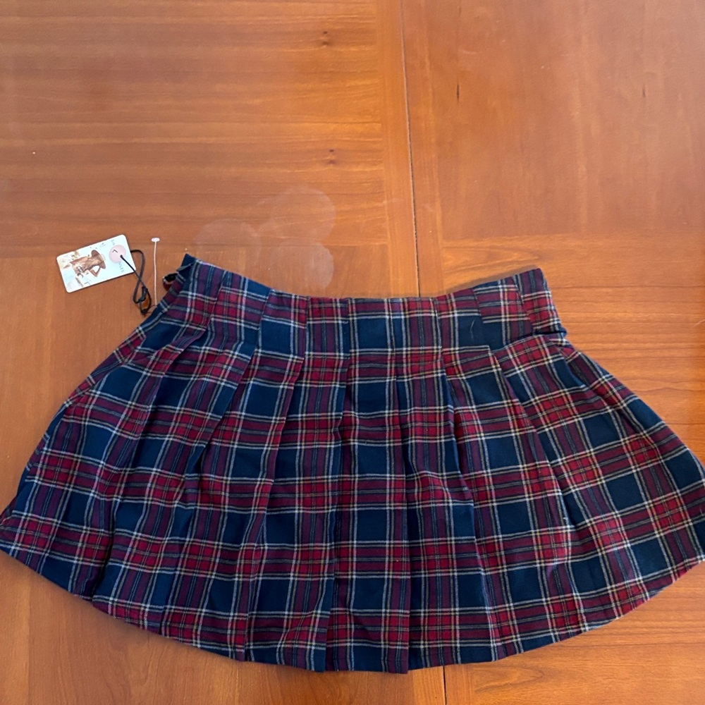 Sincerely Jules Tartan Mini Skirt in Red and Navy - Picture 3 of 4